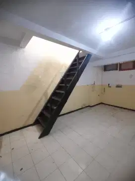 DiSewakan Rumah Kedungdoro,selangkah ke Jl Arjuna