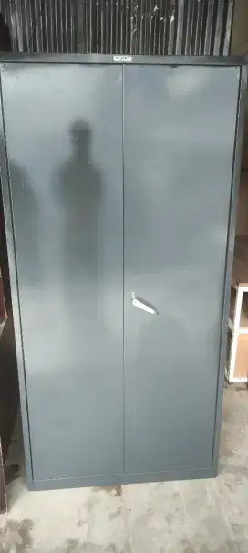 Lemari arsip besi