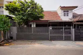 Rumah LT 172 di Bekasi Dekat Mall Pekayon Siap Huni Harga Nego J-24714