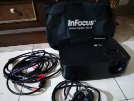 Dijual Infocus lengkap kabel
