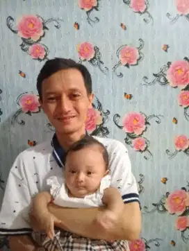 Mencari pekerjaan apa saja untuk kasih makan anak saya yang masih bayi