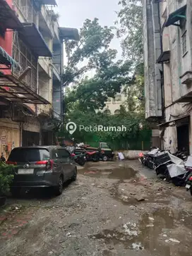 DIJUAL RUKO JALAN YOS SUDARSO / PUTRI HIJAU KOMPLEK L (MING MING)