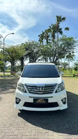 Toyota Alphard SC 2012