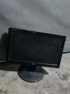 Di jual 5 buah monitor bekas keletak aja di kantor dari pada me yemak