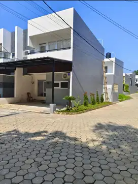 Rumah 2 Lantai 10 Menit ke The Park Mall Sawangan Hadap Timur J-31202