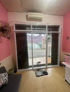 Kusen pintu geser kaca