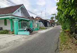 JUAL CEPAT RUMAH KLASIK DEKAT SPORT CENTER BENDO BLITAR