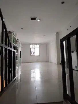 ruko komersil strategis siap usaha di pancoran mas depok