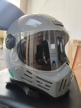 Helm. Retro classic bellissimo