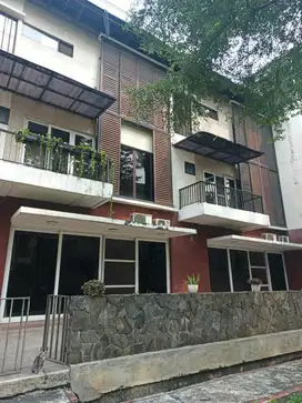 Di Jual Rumah Gandeng 4.5 Lantai di Coasta Villa, Ancol, Jakarta Utara