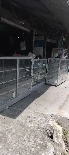 Etalase toko 1.5m pake roda