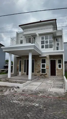 BELI RUMAH 2 LANTAI DEKAT WISATA DI KOTA BATU