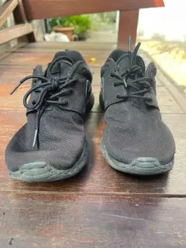 Nike Tanjun Warna Hitam