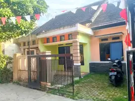 (DISEWAKAN MURAH) Rumah tinggal 3 Kamar, 1 Carport, Ujungberung