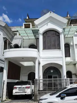 Dijual Cepat Rumah Cantik 3 Lantai Lokasi Strategis Di Medan