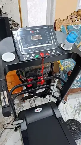 Treadmill Elektrik RedPanda 588
