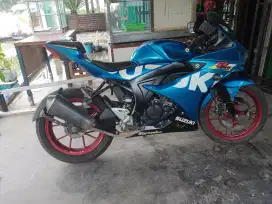 Suzuki GSX R 150cc komplit gesit irit bertenaga