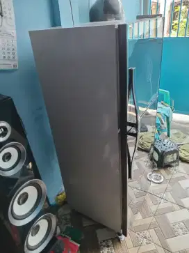 Kulkas 2 pintu merk polytron