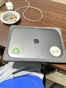 Macbook air m1 8/256 masih garansi