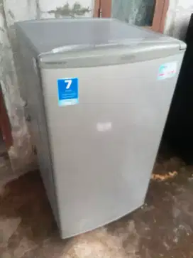 Freezer 4 rak Aqua
