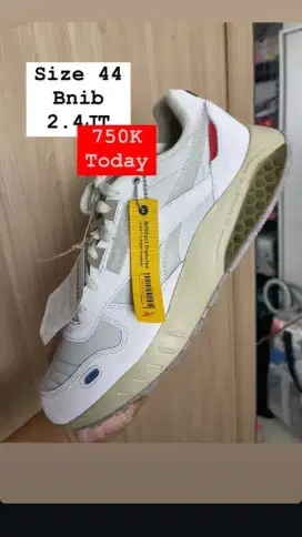 Sepatu BNIB Original