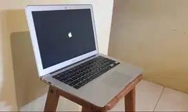MacBook Air 13 Inch 2014 Core i5 SSD 128GB Mulus Nominus Baterai Awet