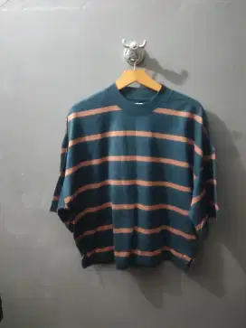 Kaos boxy Uniqlo U original preloved wanita