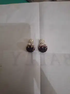 Anting deep purple 
Misses Gum tee style 
Limited edition 
Barang tera