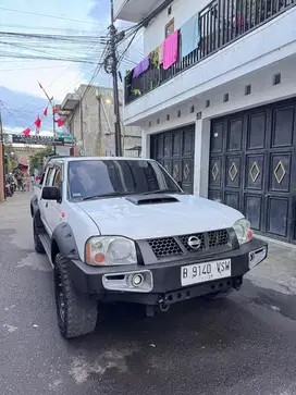 Nissan frontier 2010 istimewa siap pake