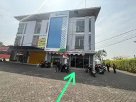 Jual Ruko  3Lantai Siap Ngomzeet  Lok Strategis Harga  Terbaik