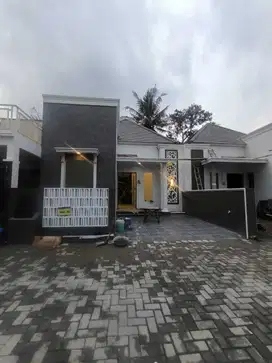 RUMAH BARU KLASIK MODERN KEKINIAN DALAM CLUSTER 8 UNIT DI  SUMBERADI