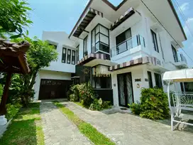 VILLA MEWAH DI JANTUNG KOTA JOGJA, TANAH LUAS
