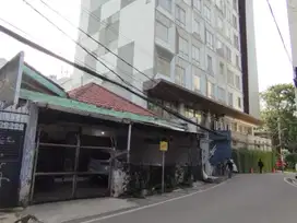 RUMAH DI KAWASAN KOMERSIAL JAKARTA PUSAT JL KEBON KACANG TANAH ABANG