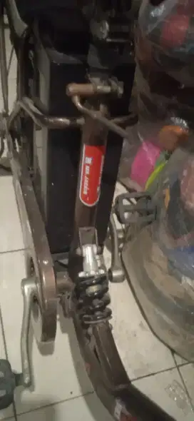 Sepeda listrik merk mrs Jackie
