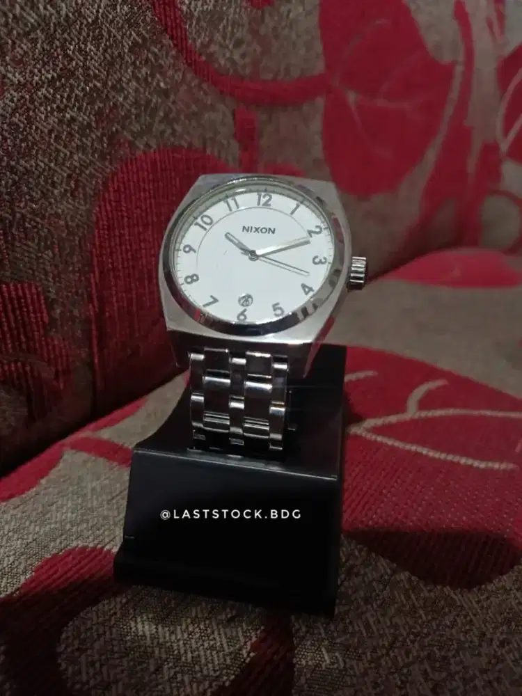Jam Tangan Nixon Monopoly Silver (like new)