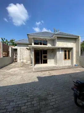 RUMAH CANTIK MODERN KEKINIAN DALAM MINI CLUSTER DI MRISI TIRTONIRMOLO