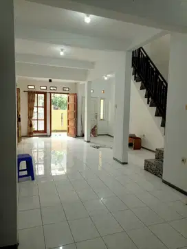 RUMAH TIGA LANTAI PONDOK MUTIARA
