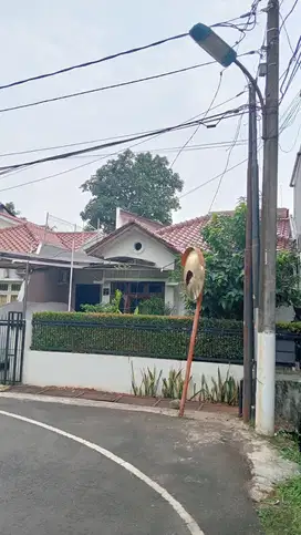 Rumah 2 Lantai Dekat Tol Di Bambu Apus, Jakarta Timur S8861