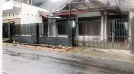 DIJUAL CEPAT RUMAH LUAS + KIOS LOKASI JATIWARINGIN JAKARTA TIMUR