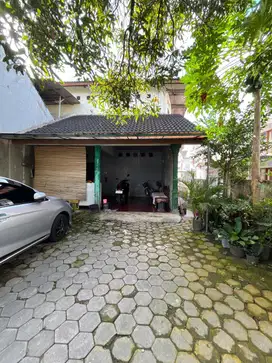 RUMAH LUAS HOOK STRATEGIS DI MAGUWOHARJO DEPOK SLEMAN DEKAT PASAR STAN