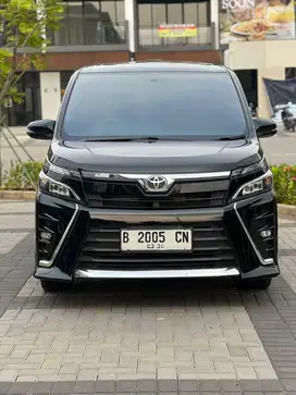 TOYOTA VOXY 2.0 AT 2019 HITAM
