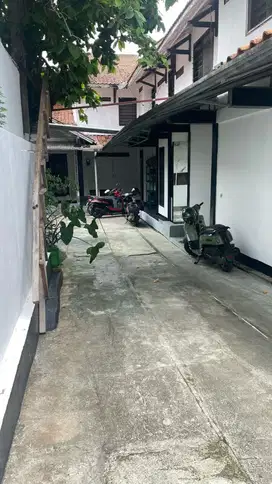Rumah Dan Usaha Kost Cilandak 2Lt 25KT 571m2 SHM Lokasi Strategis