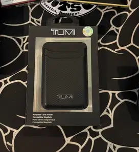 Tumi magsafe card slot original like new
