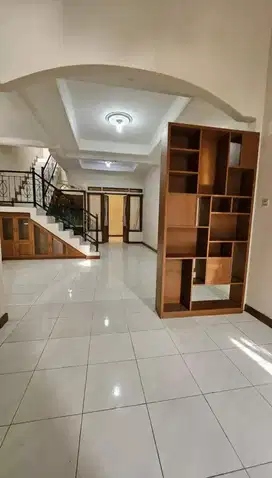 Murah ! Rumah Siap Huni Sudah Kosong Dalam Komplek Dekat PomSukamiskin