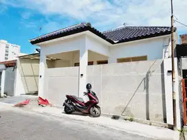 Rumah Mewah 182m² Finishing Strategis Lingkungan Premium Solo Kota