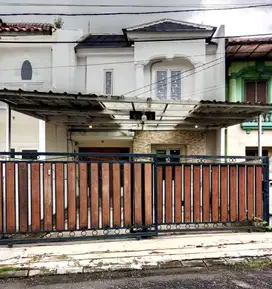 Rumah 2 lantai di Raffess Hills Cibubur