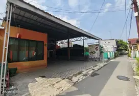 Tanah barat kampus ums solo