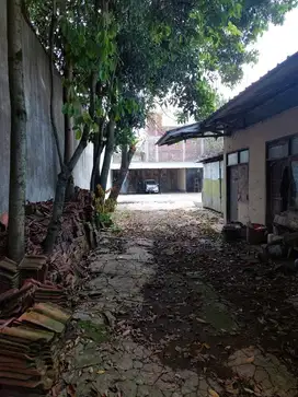 Di Jual Rumah Hitung Tanah Mainroad Kopo Bandung.
