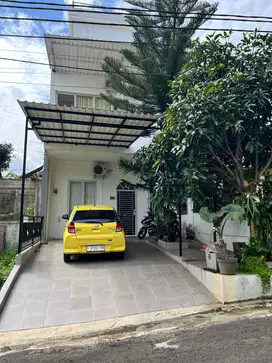 Rumah 3 lantai Sentul city siap huni