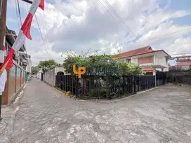RUMAH SECOND DESAIN TROPIS MODERN, DI KAWASAN PREMIUM DEPOK SLEMAN